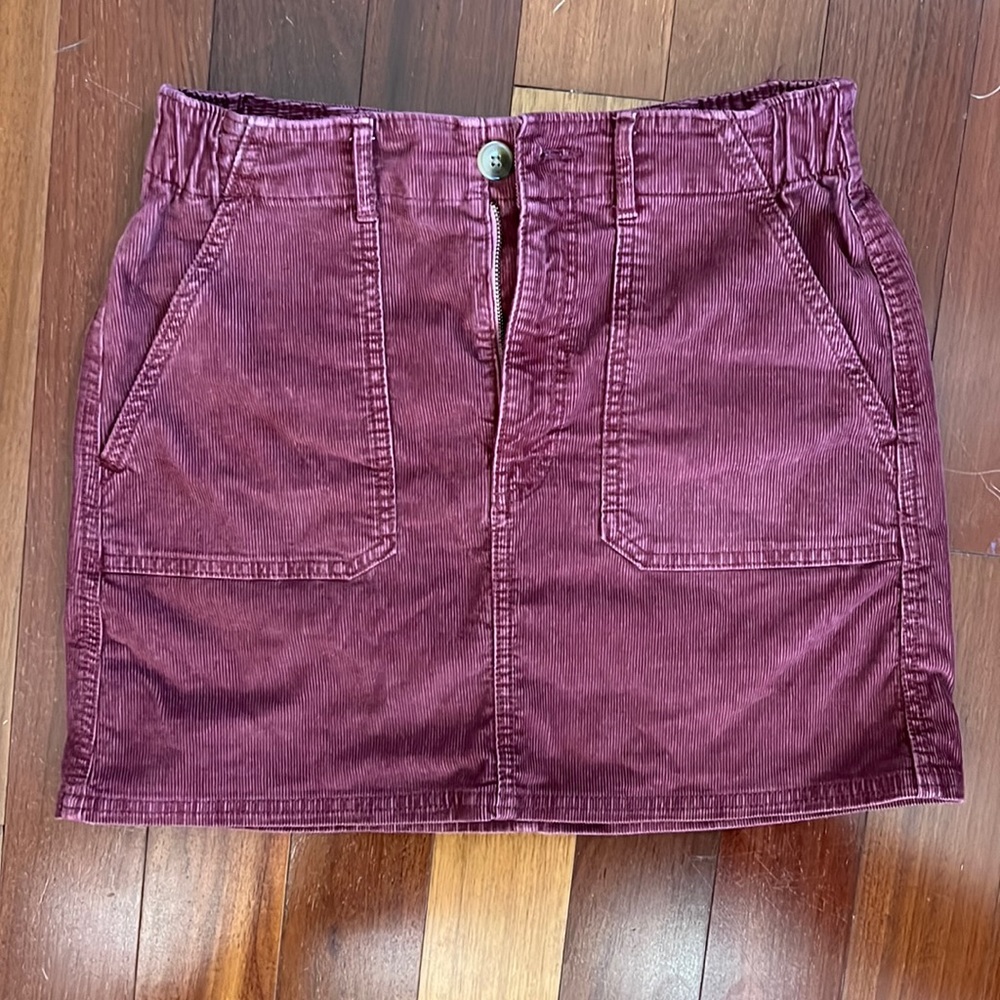 American Eagle Maroon corduroy Skirt, US6.